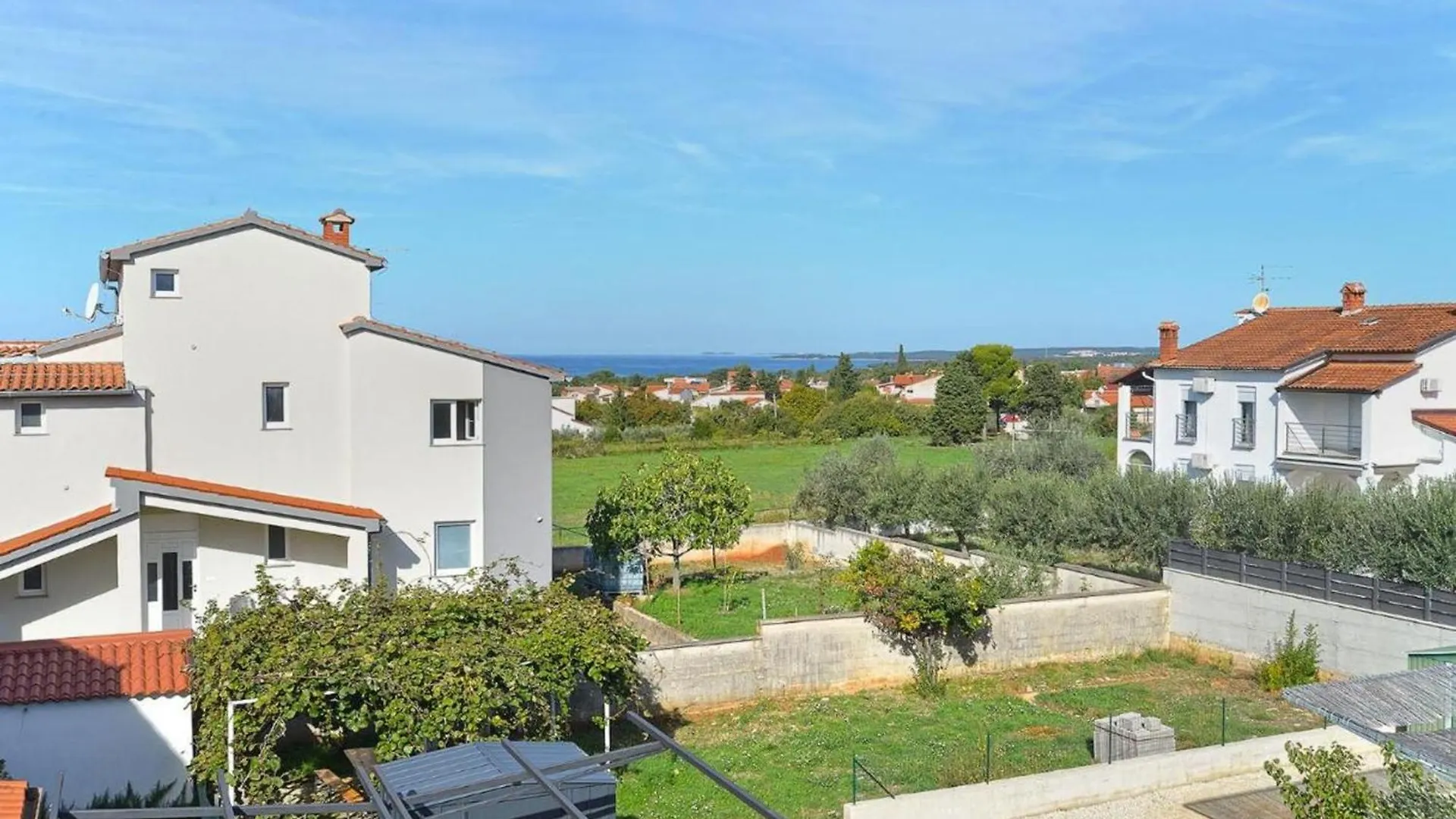 Spacious Apartment In Peroj With Terrace 0*,