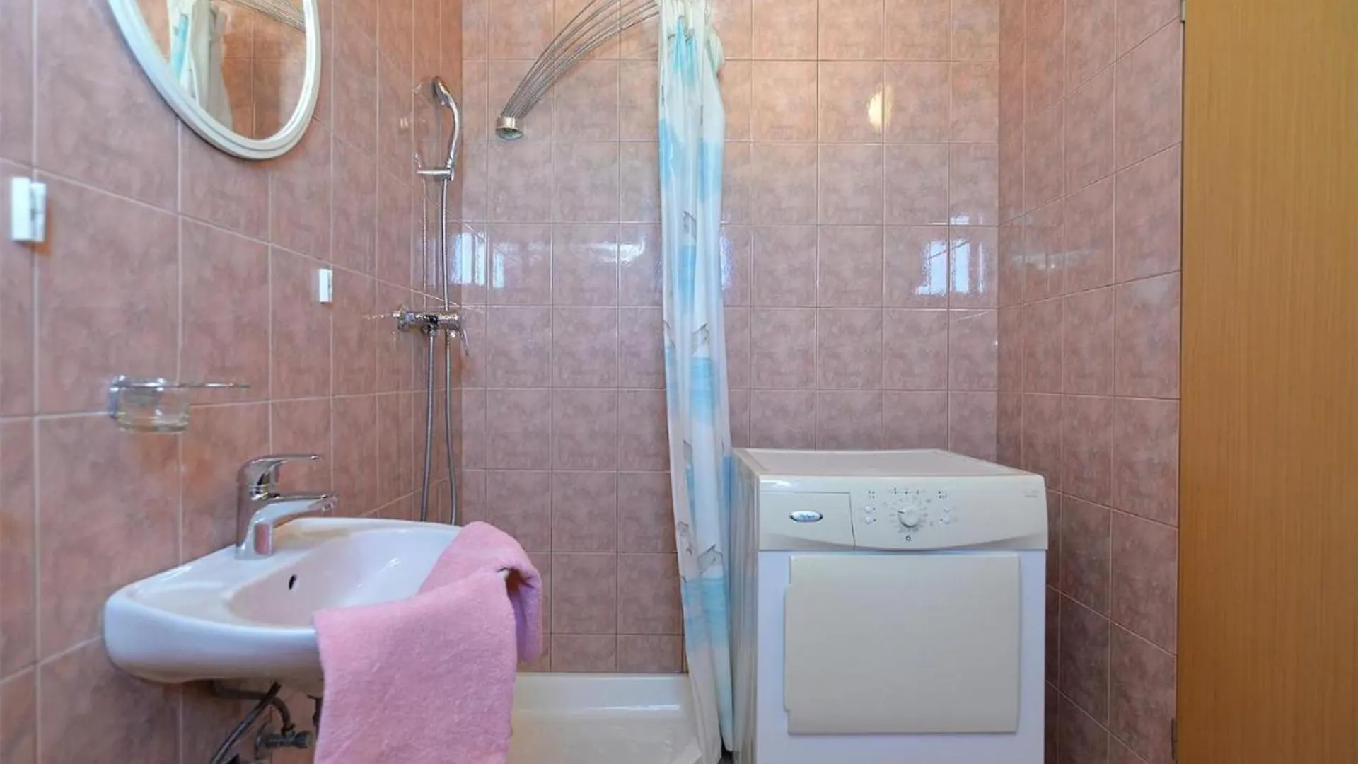 Spacious Apartment In Peroj With Terrace