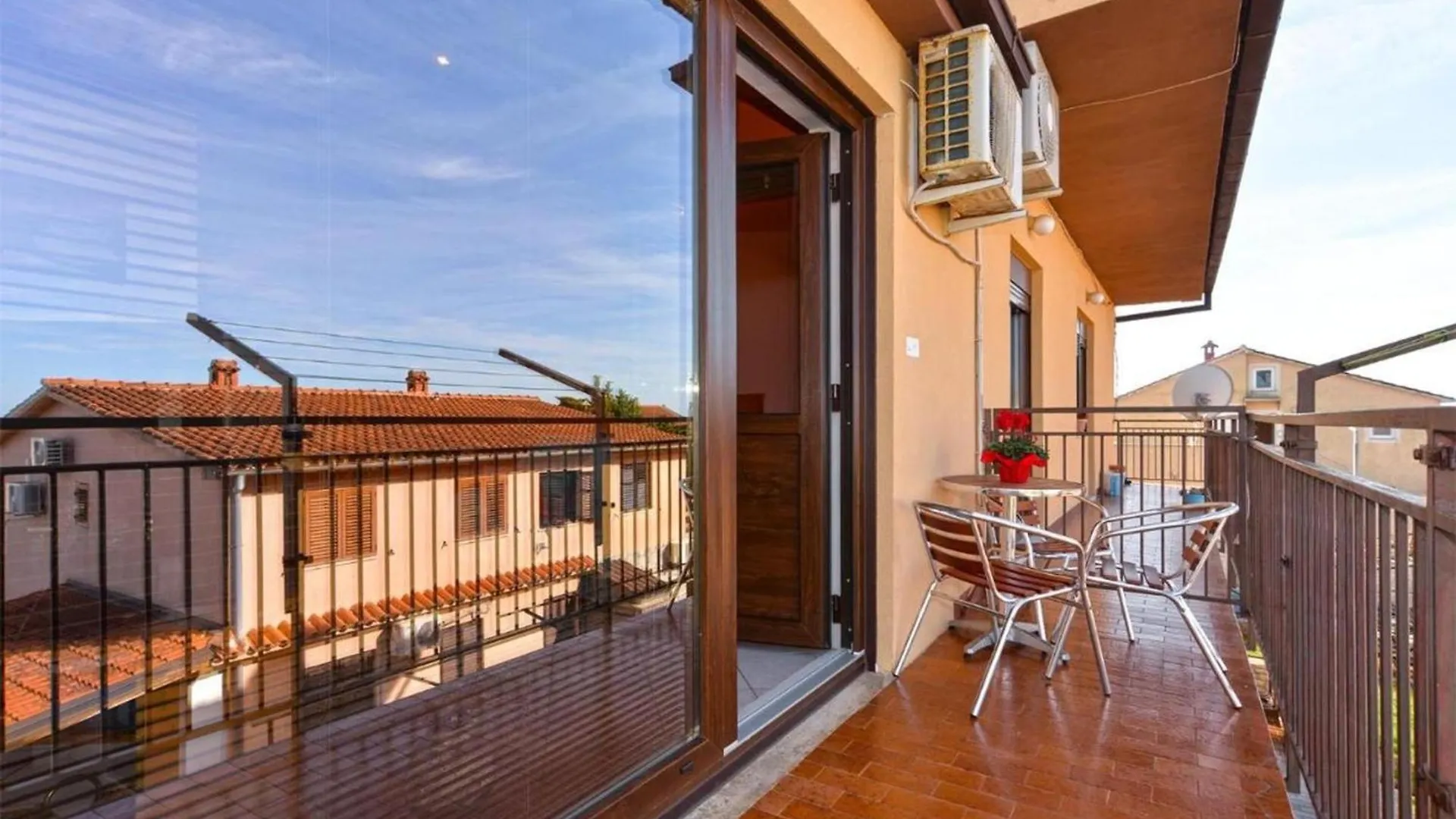 Spacious Apartment In Peroj With Terrace