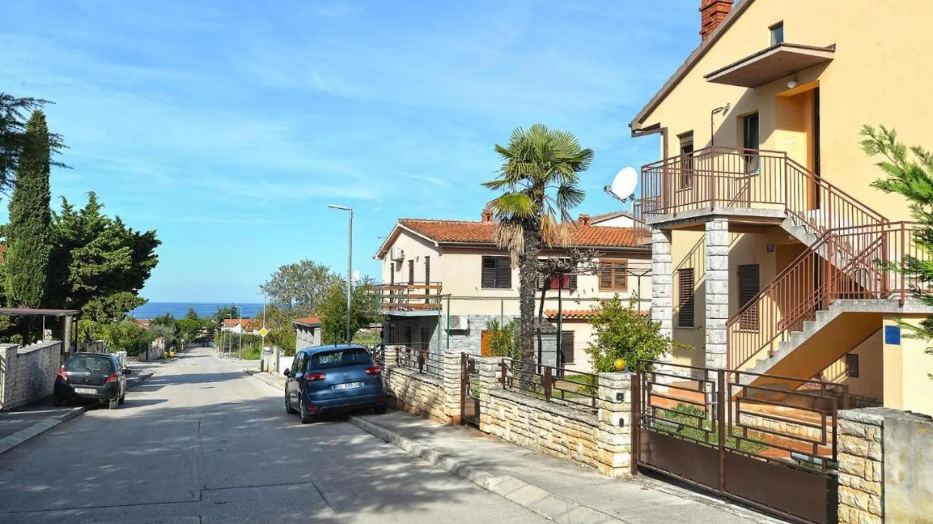Spacious Apartment In Peroj With Terrace