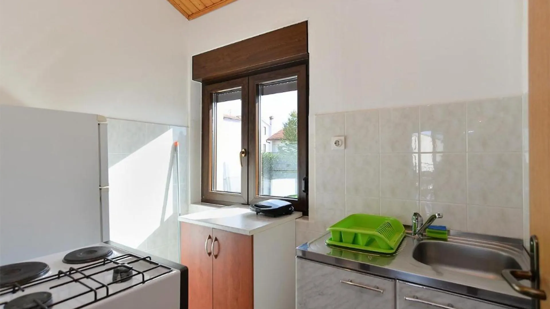 Spacious Apartment In Peroj With Terrace